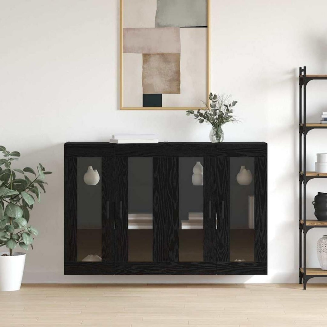 Geschlossener Stauraum trifft auf Glastueren an dem Sideboard