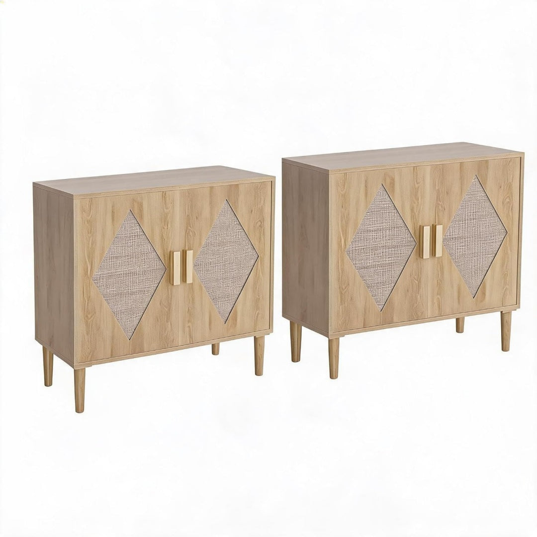 Sideboard verbindet Holzbeine und geflochtene Elemente