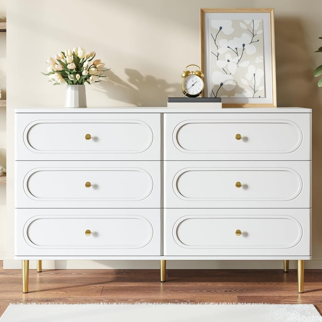 Gerundete Konturen und 6 Schubladen an dem Sideboard