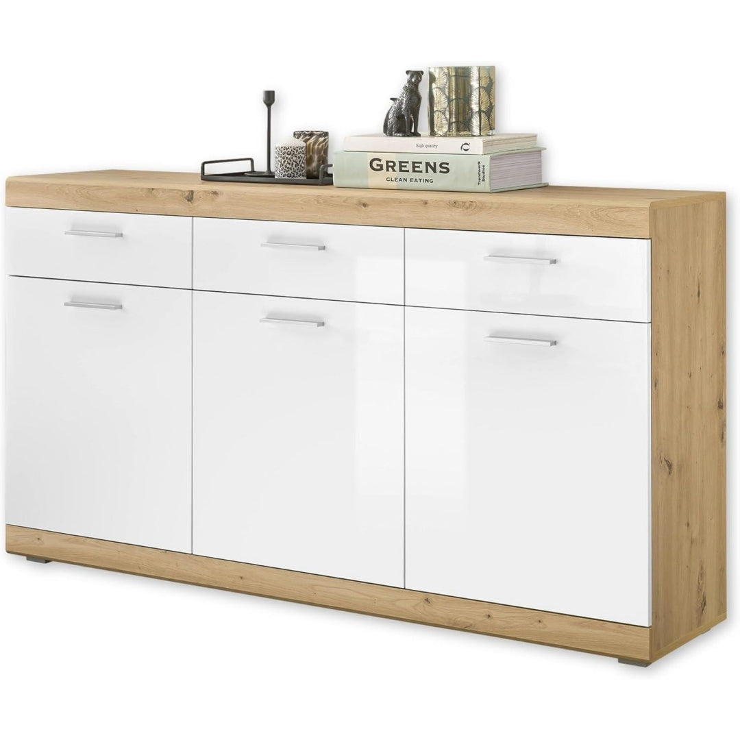 Glaenzende Oberflaechen und geschlossenen Stauraum bestimmen das Sideboard