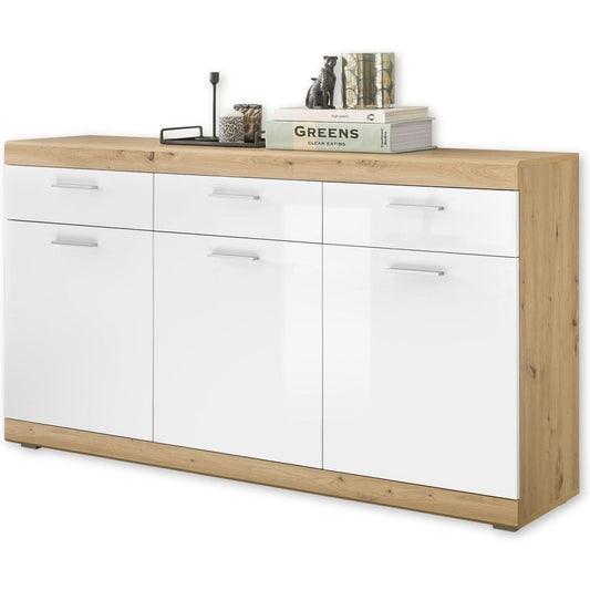 Glaenzende Oberflaechen und geschlossenen Stauraum bestimmen das Sideboard