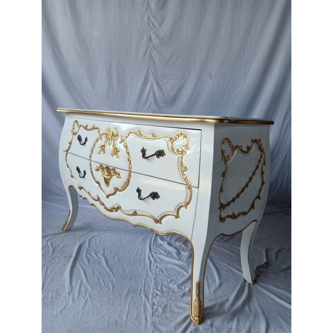 Das Sideboard nimmt mit 124 cm Gestalt an