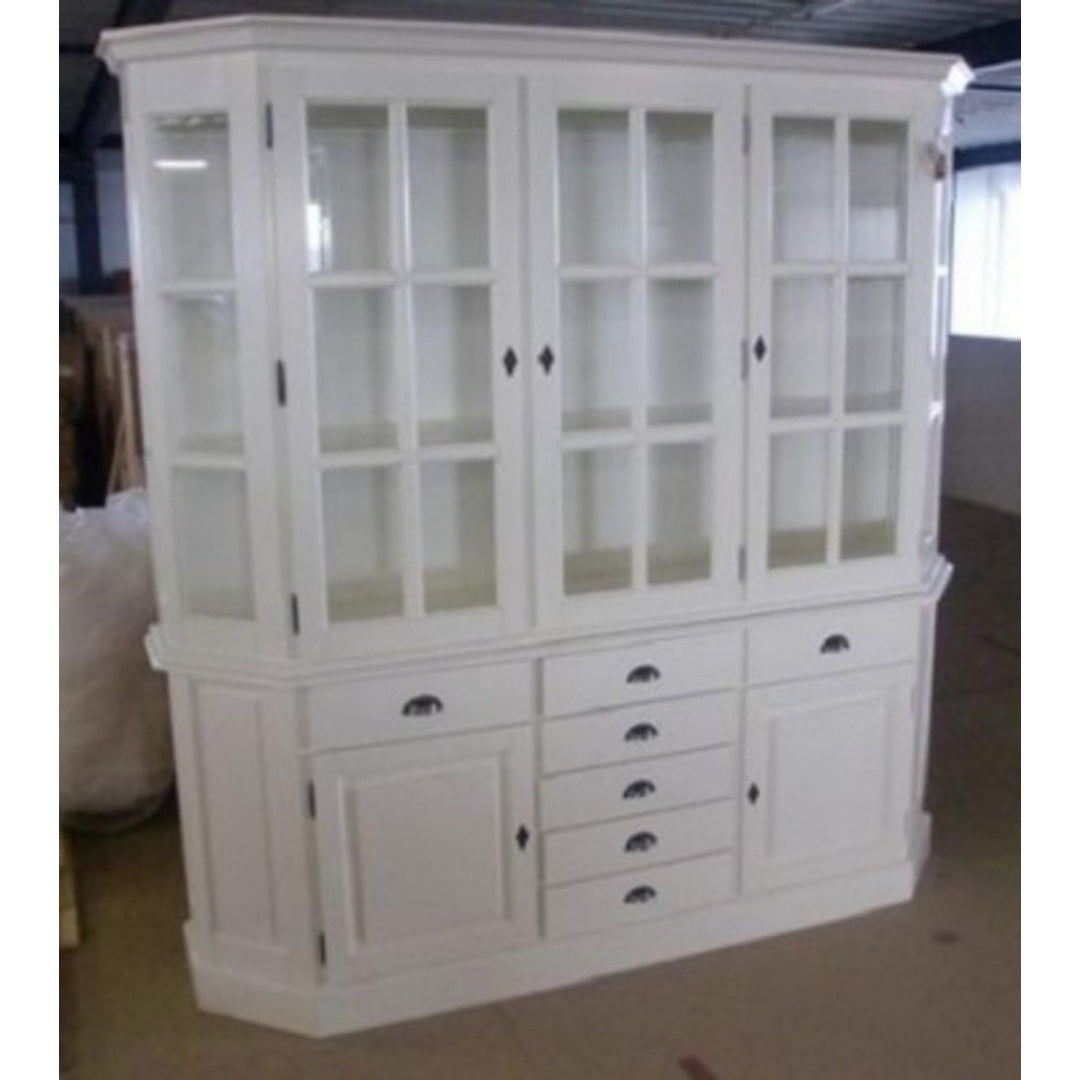 Das Sideboard nimmt mit 200 cm Gestalt an